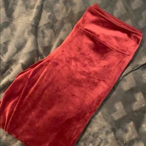 Maternity maroon leggings